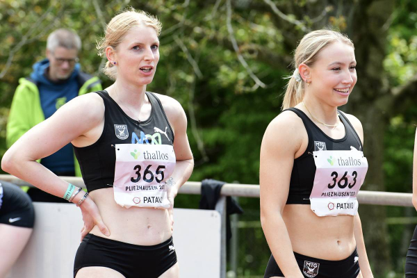 Schnappte sich 2023 den Meeting-Rekord von Malaika Mihambo über 80 Meter: Lisa Nippgen (MTG Mannheim, 365) und legte mit einem zweiten Rekord über 150 Meter nach, hier mit ihrer Vereinskollegin Emilie Meier. Foto: Werner Dreher