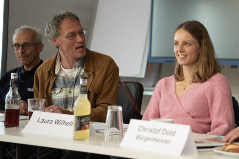 PK Läufermeeting 2024 (v. l.): Meetingdirektor Thomas Jeggle, Olympiasieger Dieter Baumann und Laura Wilhelm (LAV Stadtwerke Tübingen). Foto: wdr